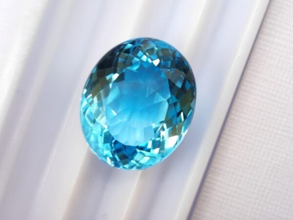 Topaze Bleue 12.11 Carats