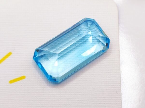 Topaze Bleue 15.05 Carats
