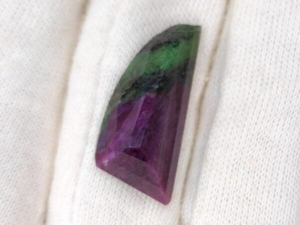 Rubis-Zoisite 18.64 Carats