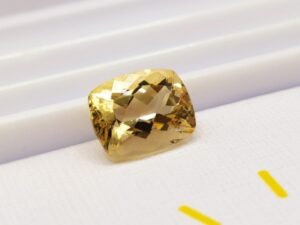 Golden Yellow Béryl Héliodor - 2.21 carats - cushion cut - Gemstone for jewelry and collection