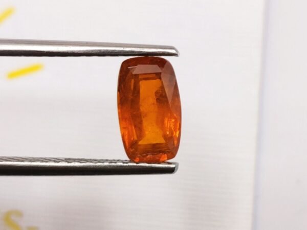 Spessartite 2.20 carats taille coussin - pierre fine pour joaillerie et collection