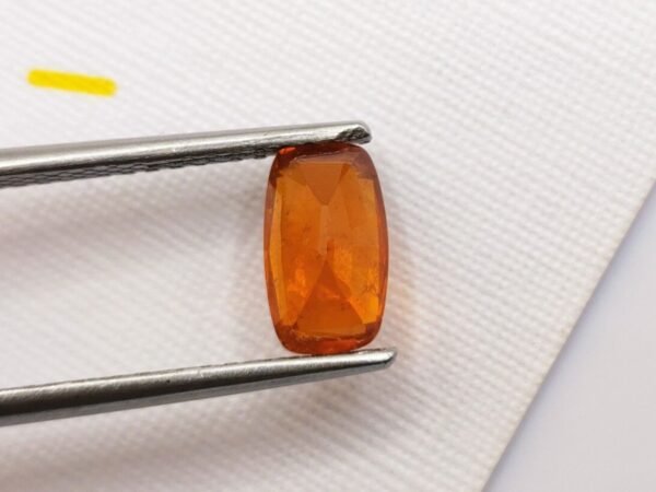 Spessartite 2.20 carats taille coussin - pierre fine pour joaillerie et collection