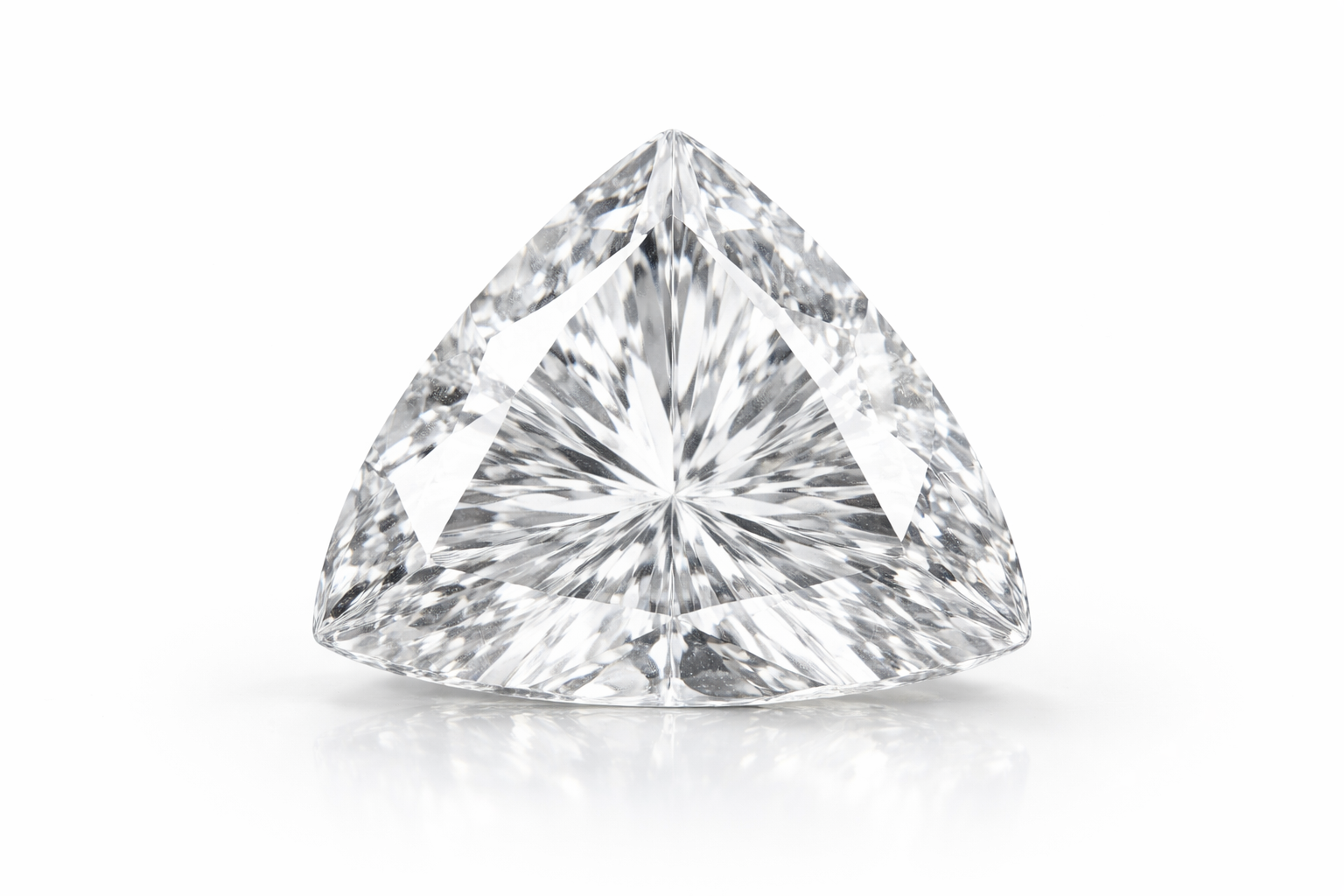 quartz cristal de roche taillé trilliant pierre fine incolore gemme naturelle