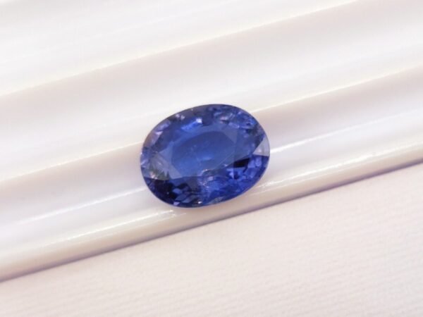 Iolite 2.27 carats - oval cut