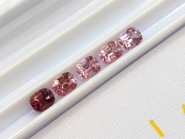 Spinel Myanmar - 3.01 carats - Cushion cut - gemstones online