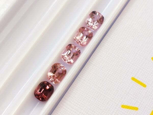 Spinel Myanmar - 3.01 carats - Cushion cut - gemstones online