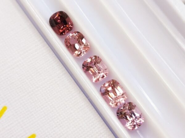 Spinel Myanmar - 3.01 carats - Cushion cut - gemstones online