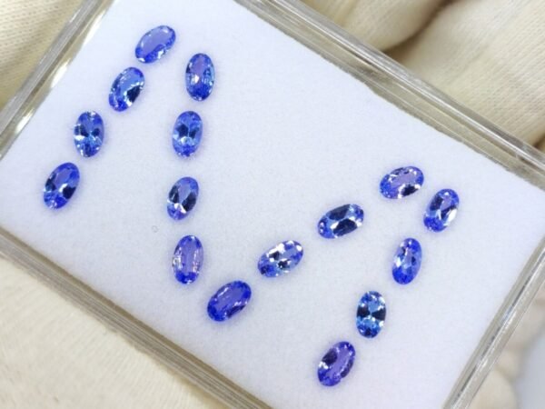 Tanzanite 3.68 carats - oval cut - gemstones for jewelry and collection