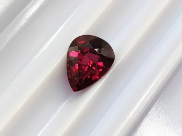 Rhodolite Garnet 1.69 Carat - The Fine Gems - Pear cut - natural pink cherry gemstone