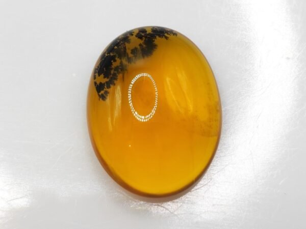 Opale naturelle dendritique - cabochon ovale, pierre fine naturelle pour bijoux uniques et collection.