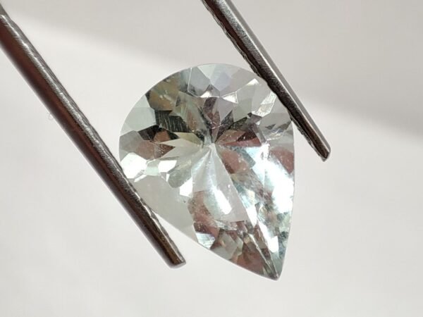 fluorite naturelle taille poire, vert pale - Pierre fine pour collection - The Fine Gems