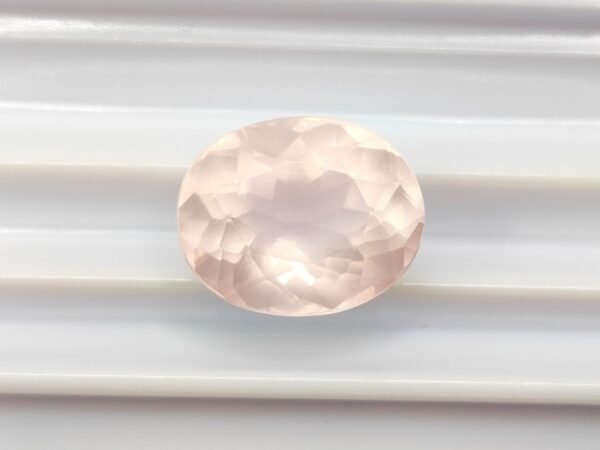 Quartz rose naturel taille ovale , pierre fine pour bijoux et collection - The Fine Gems