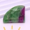 Rubis sur zoïsite naturel 26.49 carats de Tanzanie, taille fancy, contraste vert et rose. Pierre unique idéale collection ou joaillerie.