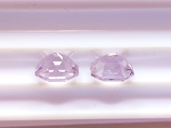 paire améthyste 3.79 carats - The Fine Gems - couleur violet lavande claire - pierre fine pour joaillerie et collection - taille précise