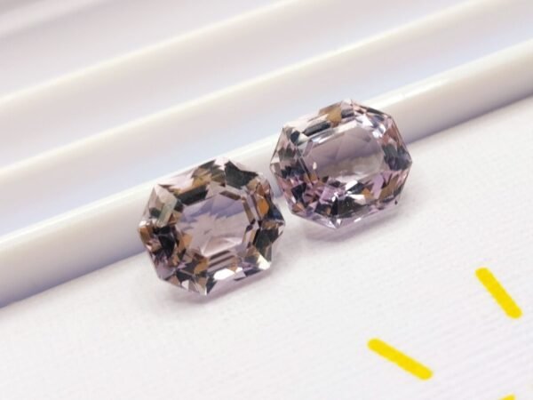paire améthyste 3.79 carats - The Fine Gems - couleur violet lavande claire - pierre fine pour joaillerie et collection - taille précise
