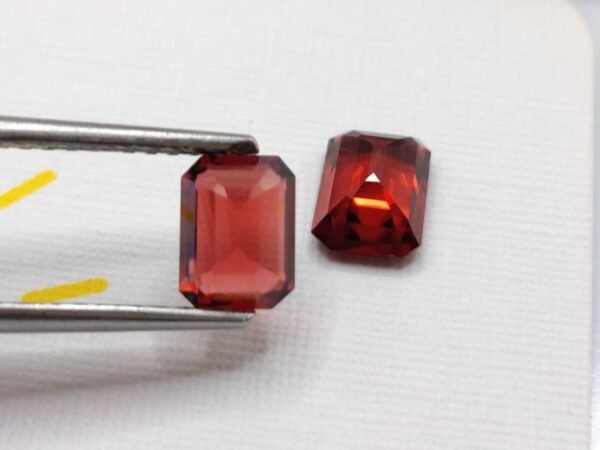 Grenat 3.24 Carats TFG Grenat 3.24 Carats TFG - paire de pierre fine naturelle rouge