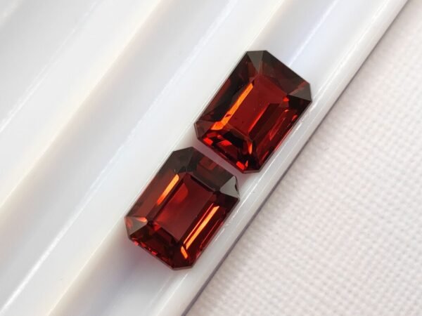 Grenat 3.24 Carats TFG Grenat 3.24 Carats TFG - paire de pierre fine naturelle rouge