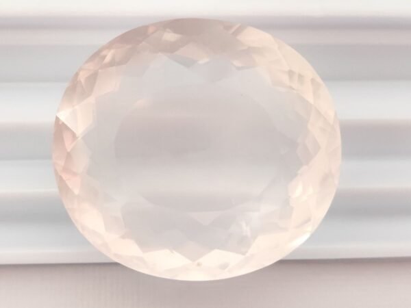 Quartz Rose naturel 41.61 Carats - taille ovale à facettes - brésil - Pierre fine rose pour bijou et collection