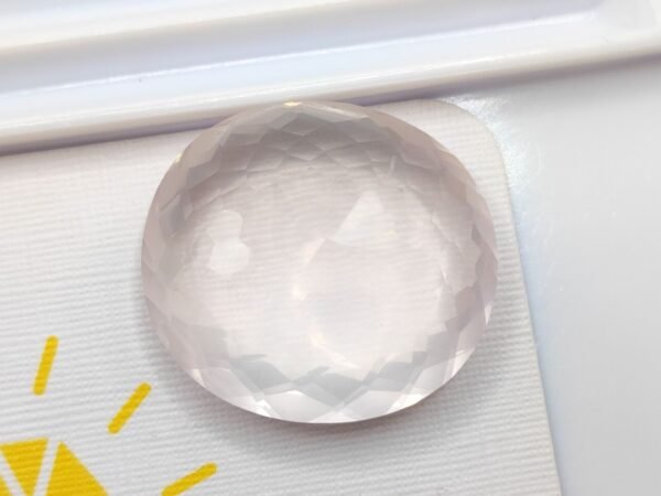 Quartz Rose naturel 41.61 Carats - taille ovale à facettes - brésil - Pierre fine rose pour bijou et collection