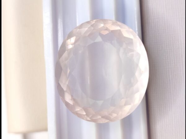 Quartz Rose naturel 41.61 Carats - taille ovale à facettes - brésil - Pierre fine rose pour bijou et collection