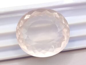 Quartz Rose 41.61 Carats Quartz Rose naturel 41.61 Carats - taille ovale à facettes - brésil - Pierre fine rose pour bijou et collection