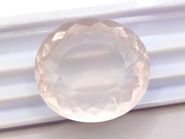 Quartz Rose naturel 41.61 Carats - taille ovale à facettes - brésil - Pierre fine rose pour bijou et collection
