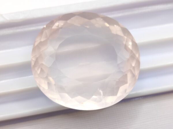Quartz Rose naturel 41.61 Carats - taille ovale à facettes - brésil - Pierre fine rose pour bijou et collection