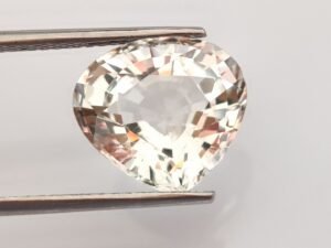 White natural Topaz 11.46 Carats - The Fine Gems White natural Topaz 11.46 Carats - The Fine Gems - white gemstone - pear cut