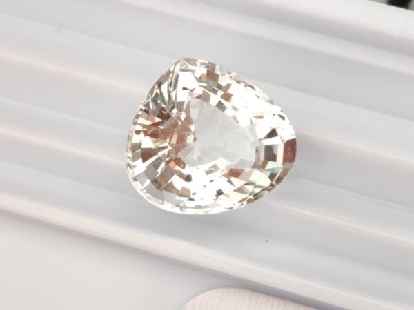 White natural Topaz 11.46 Carats - The Fine Gems - white gemstone - pear cut
