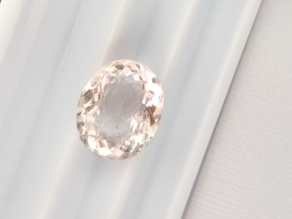 Morganite 2.63 Carats - The Fine Gems , natural beryl, oval cut , natural inclusions and light pink-peach color
