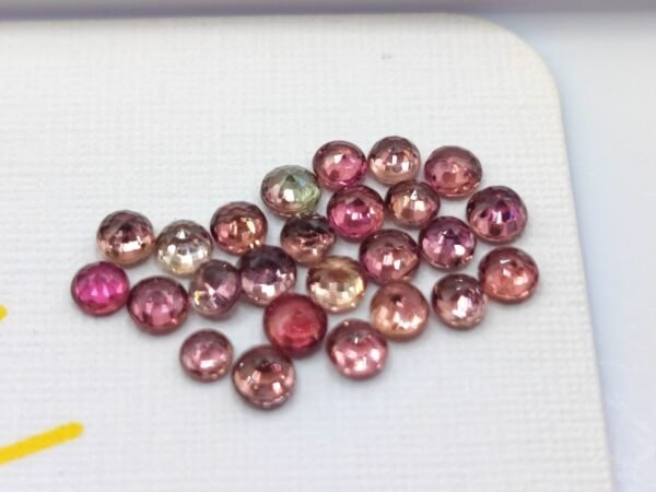 Saphir 3.68 Carats - The Fine Gems Saphir 3.68 Carats - The Fine Gems, saphir naturelle de Tanzanie , brun rose violet , Pierres précieuses pour bijoux et collection