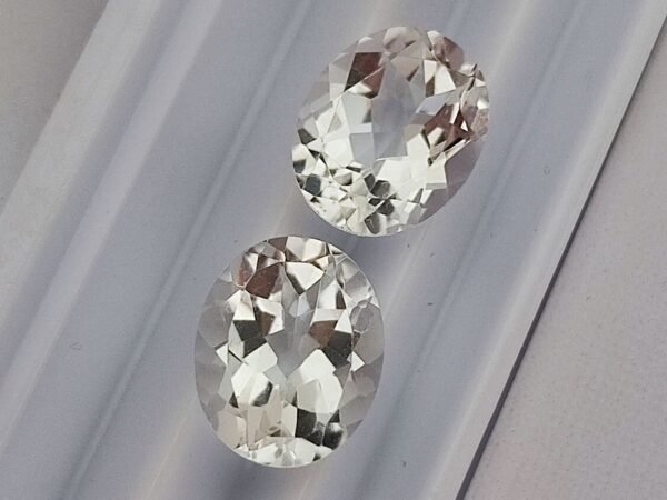 White Topaz 8.65 Carats - The Fine Gems - Oval cut - wonderful natural gemstone