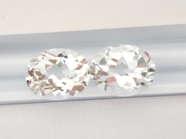 White Topaz 8.65 Carats - The Fine Gems - Oval cut - wonderful natural gemstone