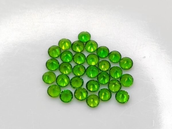 30 pierres naturelles verte taille ronde , 2.27 carats Chrome Diopside de Russie - Pierre fine