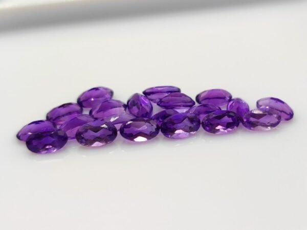 Amethyst 4.12 Carats The Fine Gems - 20 natural purple gemstones - oval cut