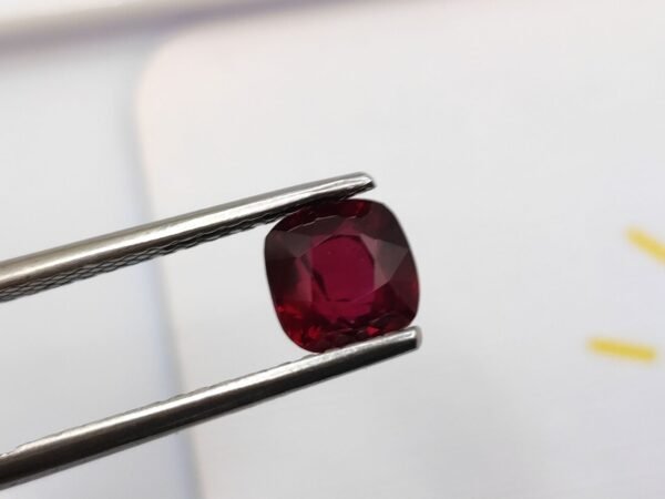 Rhodolite Garnet 2.22 Carats - The Fine Gems - Cushion cut - natural pink red gemstone from tanzania