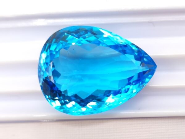 Swiss blue topaz 39.25 Carats - The Fine Gems - Pear cut - blue gemstone