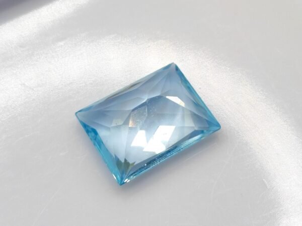 Blue Topaz 7.24 Carats - The Fine Gems - rectangle facetted cut gemstone