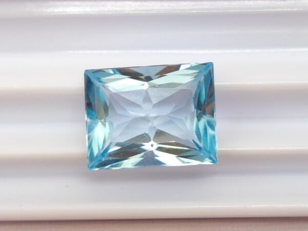 Blue Topaz 7.24 Carats - The Fine Gems - rectangle facetted cut gemstone