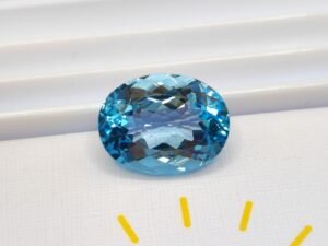 Blue Topaz 12.55 Carats – The Fine Gems Blue Topaz 12.55 Carats - The Fine Gems - oval cut gemstone from brazil - blue precious stone for collection and jewelry