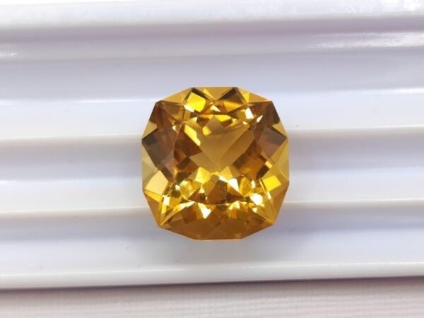 Citrine 8.85 Carats - The Fine Gems - cushion cut - Brazil - natural gemstone for collection and jewellry