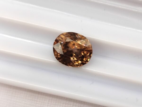 Natural brown Zircon from cambodia - oval cut - gemstones for collection and jewelry