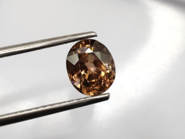 Natural brown Zircon from cambodia - oval cut - gemstones for collection and jewelry