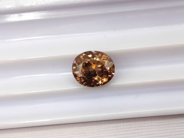 Natural brown Zircon from cambodia - oval cut - gemstones for collection and jewelry
