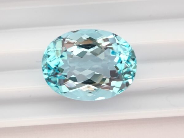 Topaze Bleue 12.55 Carats