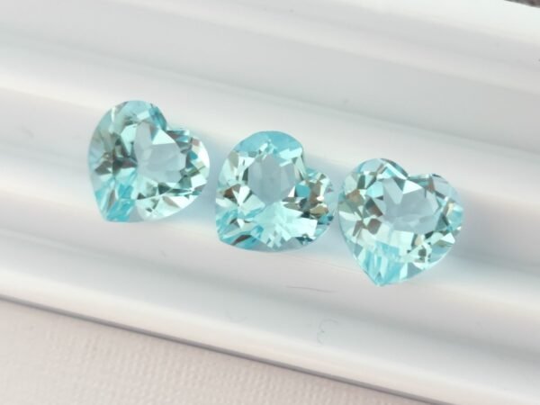 6.70 sky blue topaz Topaze Bleue 6.70 Carats