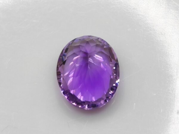 Amethyst 5.25 Carats - The Fine Gems natural amethyst oval cut - Uruguay - 5.25 carats