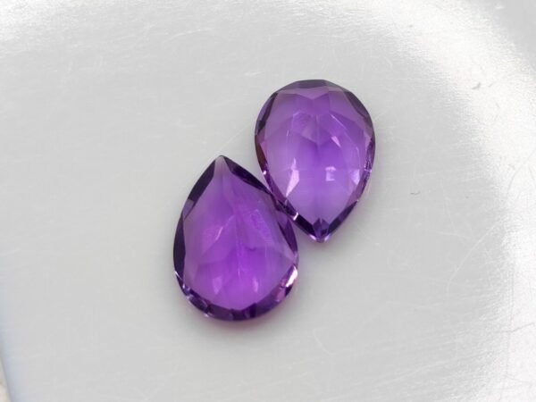 Amethyst 3.24 Carats - The Fine Gems pear cut pair natural amethyst 3.24 Carats - The Fine Gems