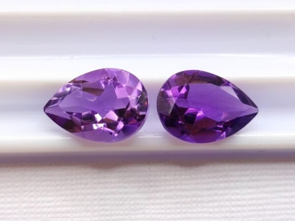 Amethyst 3.24 Carats - The Fine Gems pear cut pair natural amethyst 3.24 Carats - The Fine Gems