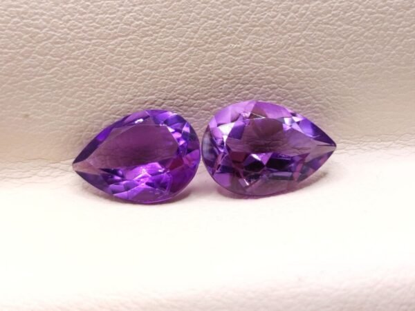 Amethyst 3.24 Carats - The Fine Gems pear cut pair natural amethyst 3.24 Carats - The Fine Gems